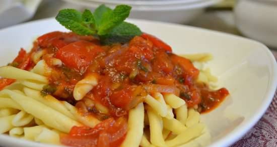 Pasta with vegetable sauce (slow cooker Marta MT-1989)