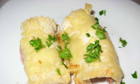 Toast bread rolls baked with cheese