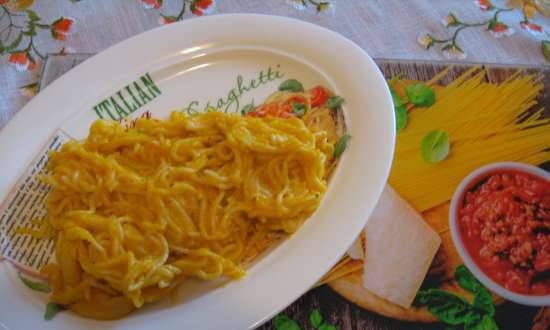 Pasta in a thick orange sauce (Multicooker Redmond RMC-02)
