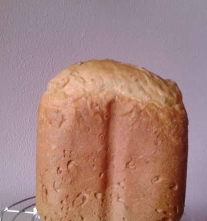 גורניה BM 900 WII. לחם לבן רגיל עם פשתן, שומשום וזרעי חמניות