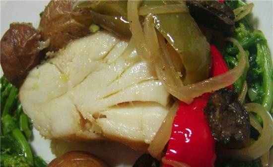 Portuguese cod with potatoes and bell peppers