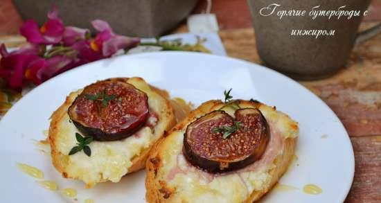 Hot sandwiches with figs