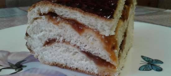 Yeast cake in layers