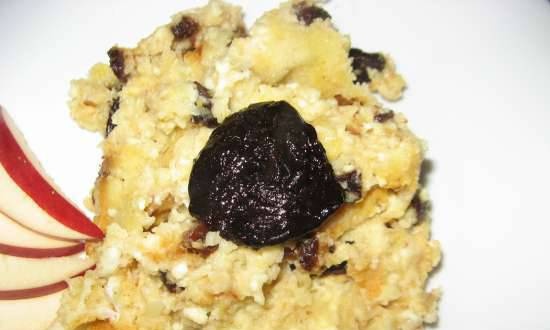 Baked oatmeal with cottage cheese, pear and dried fruit