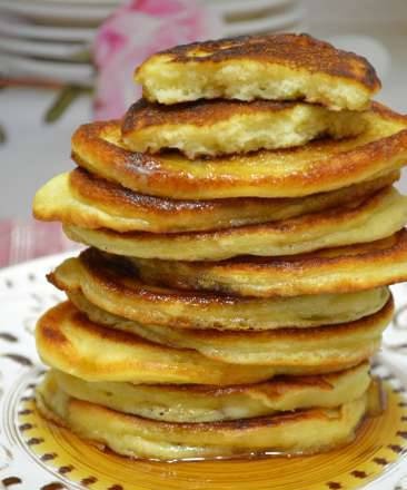 Curd pancakes with whole grain rice flour and curdled milk