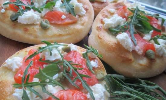 Pizza with salmon and rucola