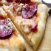 Pizza with figs and prosciutto
