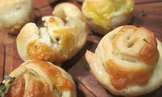 Curd buns with cheese and garlic