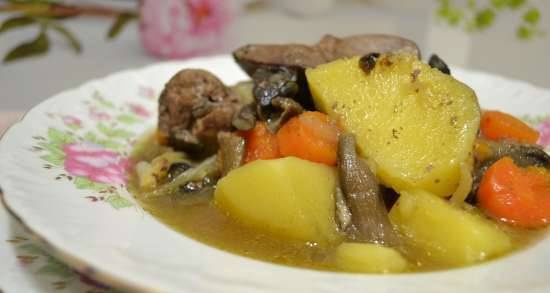Roast with mushrooms, potatoes and turkey liver stewed in the oven