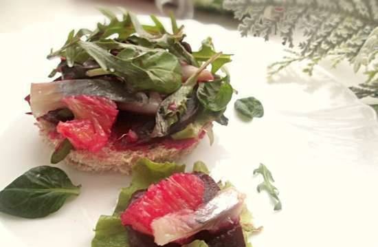 Spicy herring salad with baked beetroot