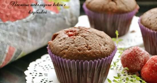 Lean chocolate muffins with strawberries