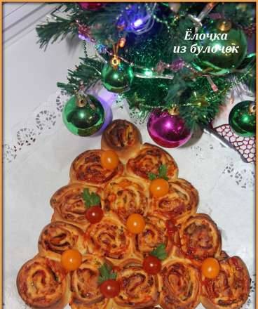 Christmas tree made of bun-rolls