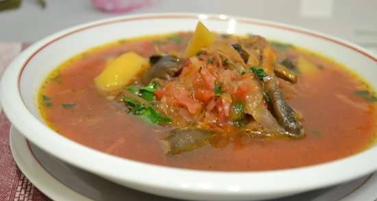 Lean borscht with mushrooms, reconstituted (in ceramics on the stove)