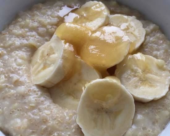 "Hipster porridge" with almond milk in a slow cooker MARTA-1988