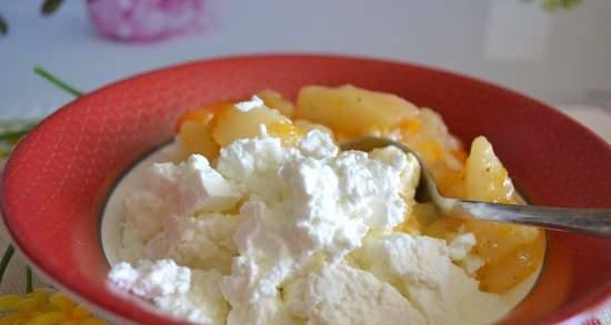 Homemade cottage cheese made from milk (and cream) with Bakzdrav sourdough