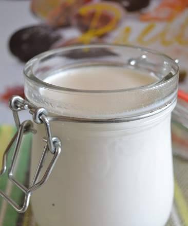 Homemade sour cream 10% on the sourdough "Bakzdrav"