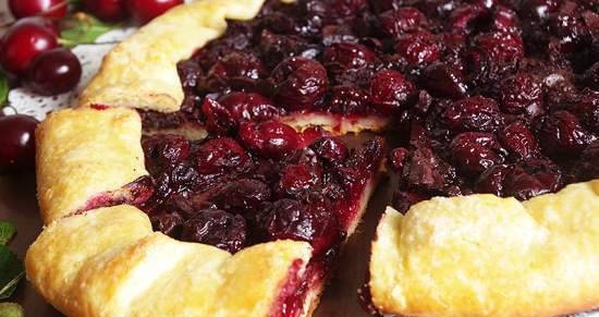 Cottage cheese biscuit with cherries and chocolate