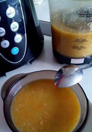 Zucchini puree soup with soy sauce