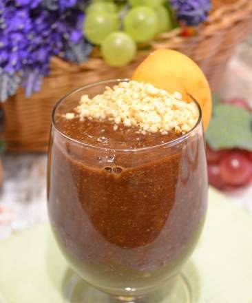 Apricot smoothie with linseed bran and kerob