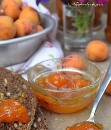 Apricot jam with kernels