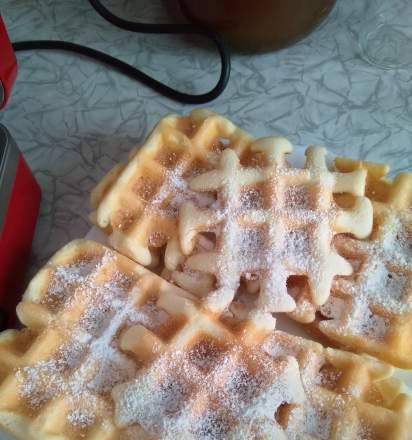Crispy waffles with a secret ingredient in the GfGril-040 waffle maker