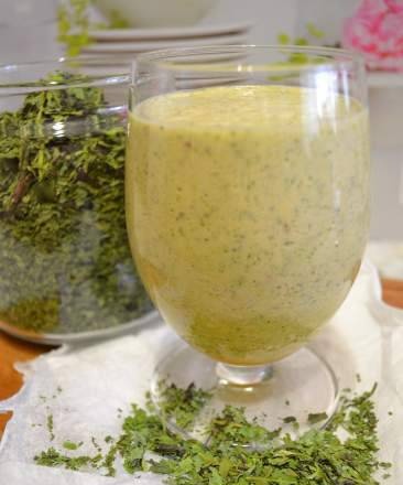 Smoothie "Green peach" with curd whey