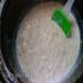 Gachas de arroz con leche en una olla de cocción lenta Kitfort KT-2010