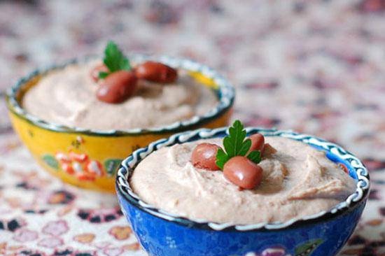 "Hummus" from red beans