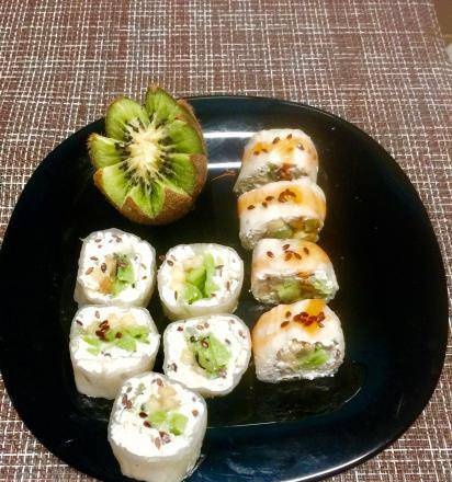 Rice paper curd rolls with fruits
