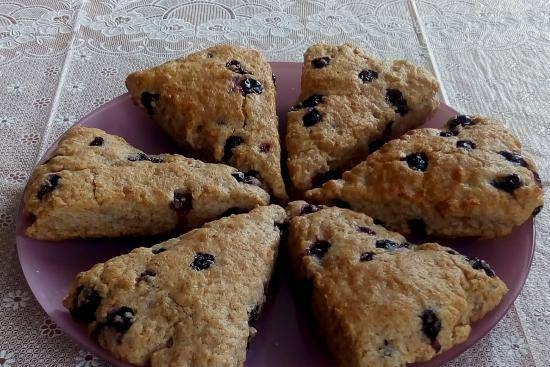 Whole grain curd scones with frozen currants (blueberries)