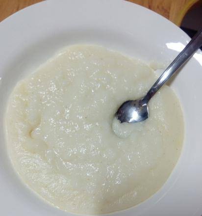 Milk semolina porridge