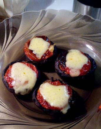 Stuffed champignon hats baked in a VES cupcake bowl (for 4 cupcakes)