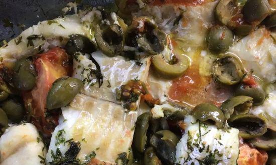 Cod fillet with olives and tomatoes