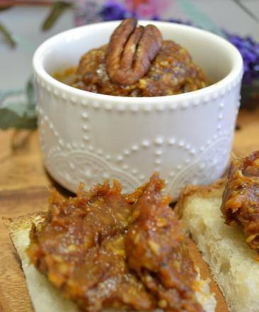 Apricot paste with dates and coconut flakes (for vegetarians and vegans)