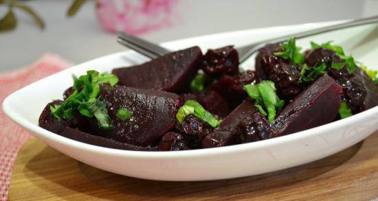 Beets with cherry sauce (for vegetarians)