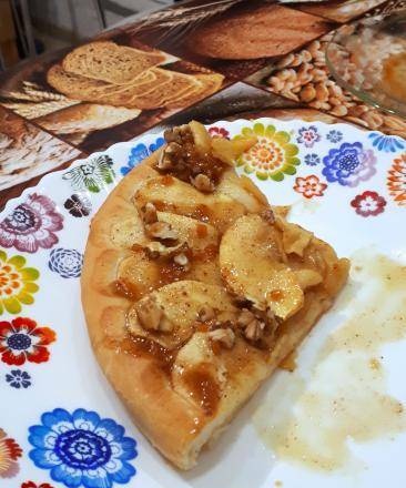 Pie with apples, walnuts and cinnamon with orange sauce