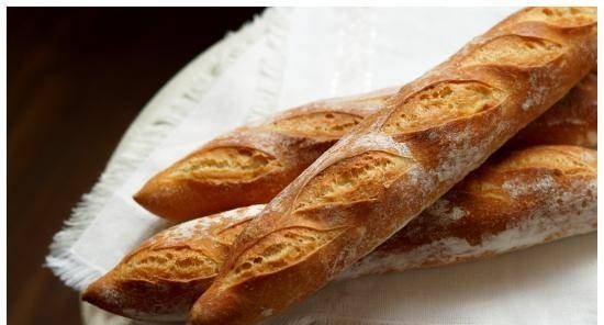 ברים לחם ספרדיים (Barras de pan) מאת איבן ירזה