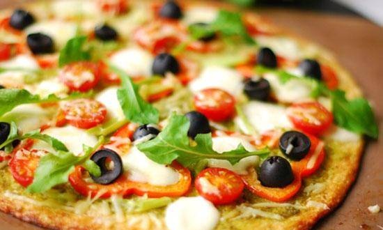 Low-carb pizza with peppers and olives