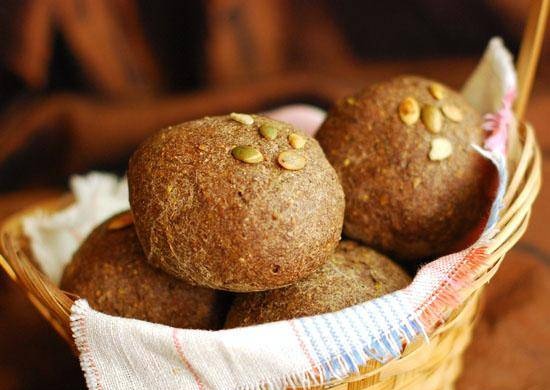 Low-carb flaxseed buns
