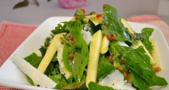 Spinach, apple, goat cheese salad