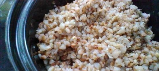 Loose and soft buckwheat in a slow cooker Kitfort KT-205