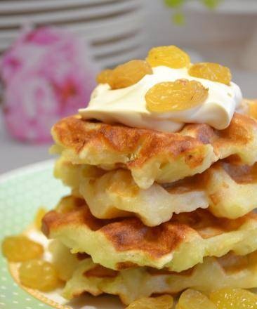 Soft waffles with pear and iceberg salad, gluten-free