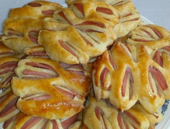 Buns with boiled sausage or ham