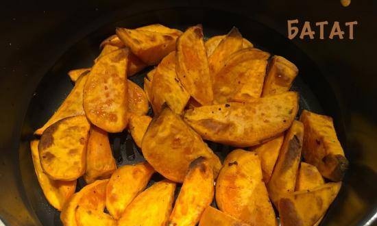 Sweet potato baked with aromatic herbs in a Ninja® Foodi® 6.5-qt multicullet pan.
