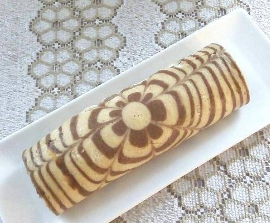 Cottage cheese and nut biscuit roll