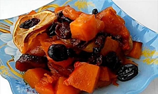Pumpkin with dried fruits, baked in a pot (+ video)