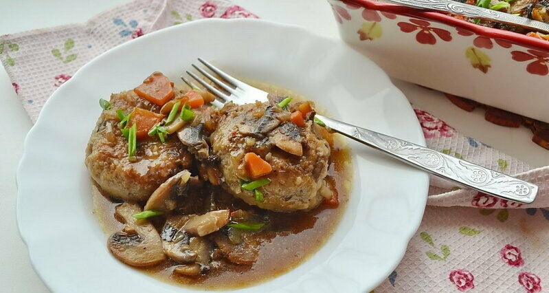 Rice and mushroom meatballs baked with mushroom sauce (lean)