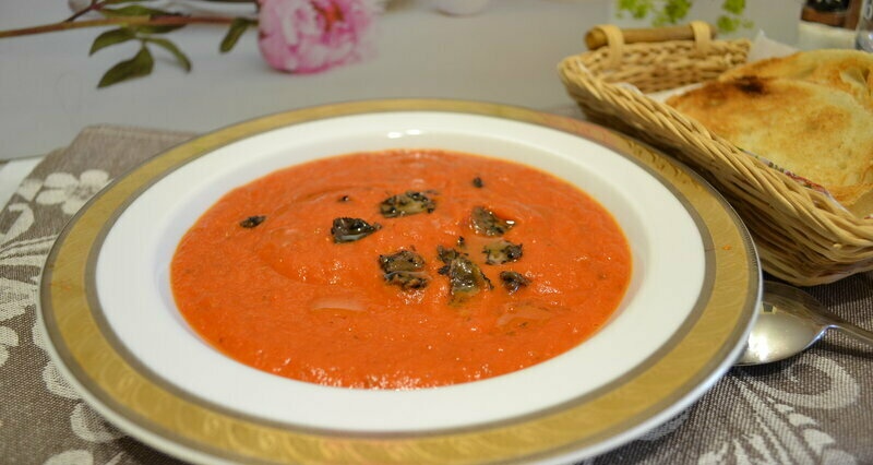 Baked pepper and tomato puree soup with black truffle petals