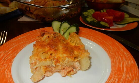 Salmon with potatoes in the oven