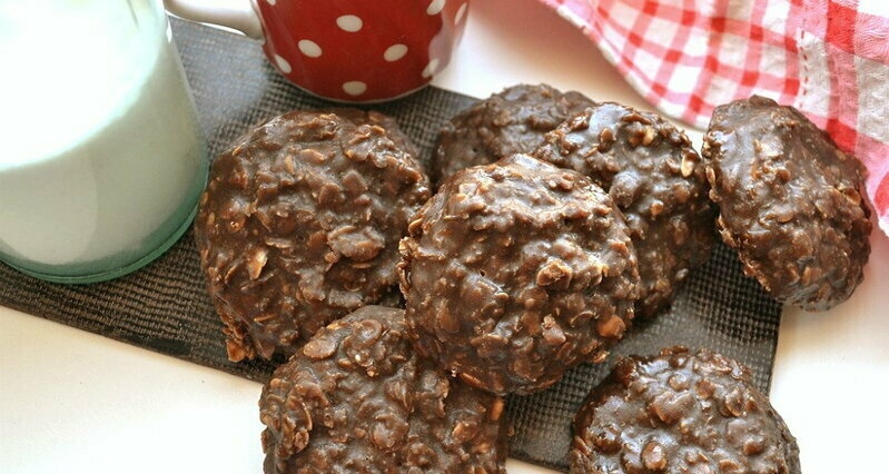 עוגיות חמאת בוטנים שוקולד שיבולת שועל ללא אפיה